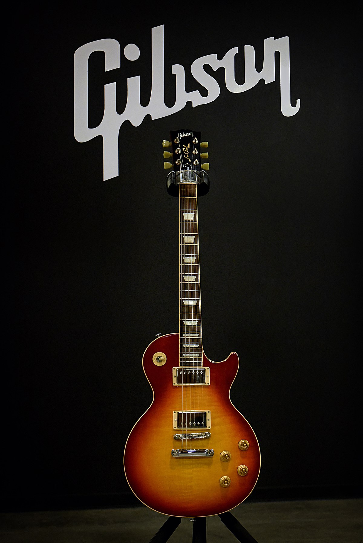 1200px-Gibson_Logo_and_Guitar - Ezinestack